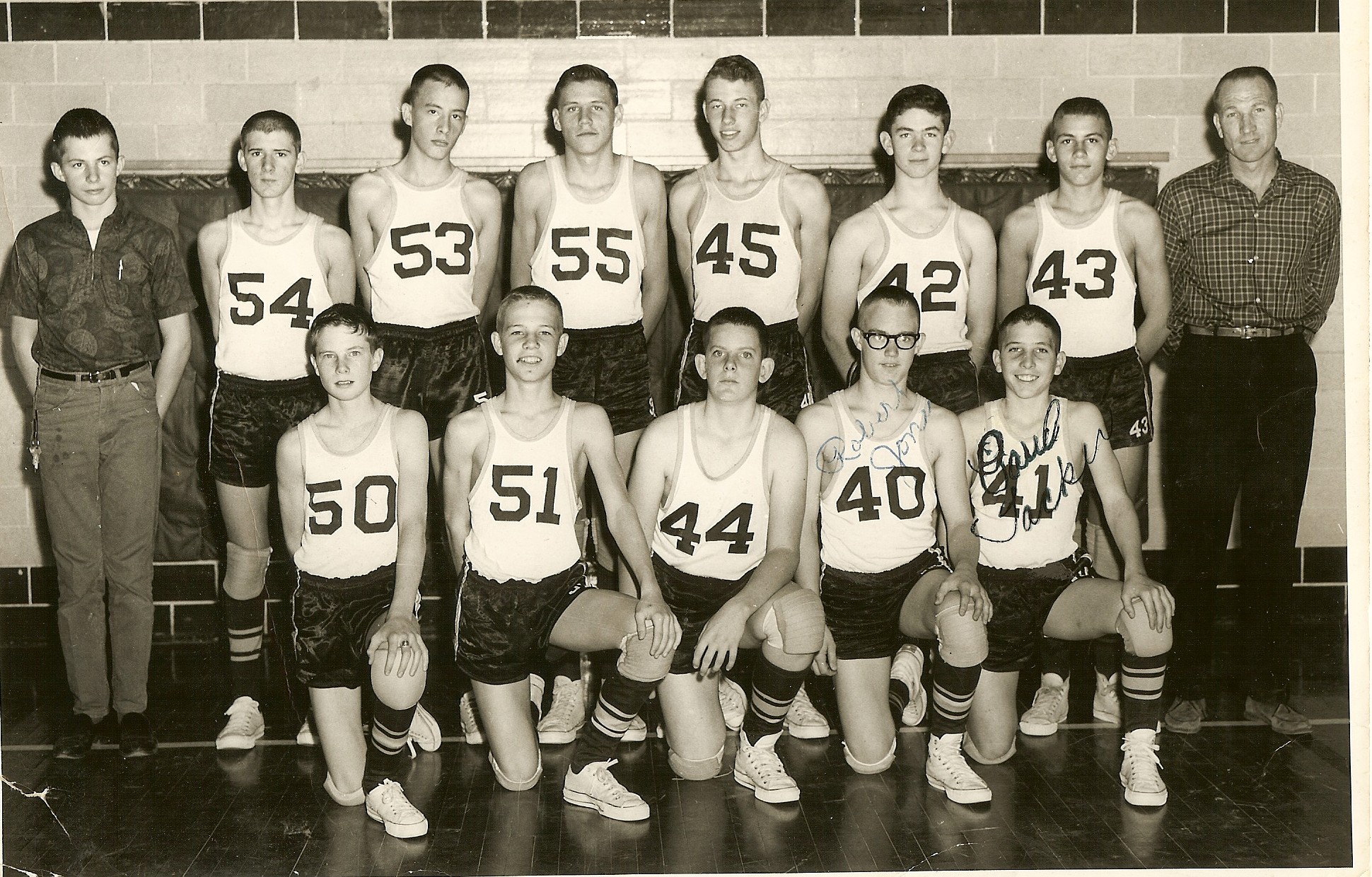 Fotografía: búsqueda de números en la numeración de camisetas de jugadores de baloncesto | Recurso educativo 47128